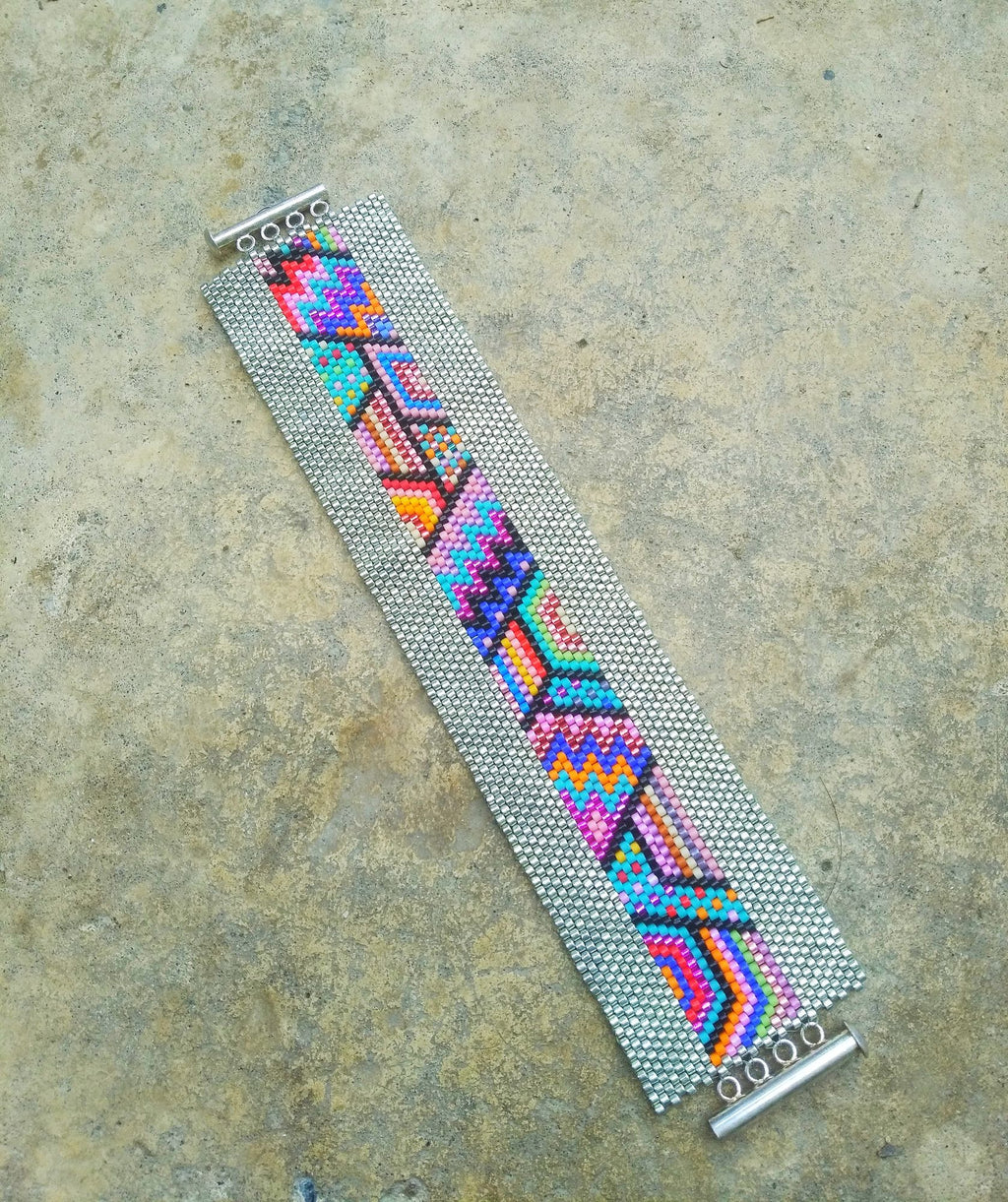 Geometrikus Karkötő – Neon Lüktetés