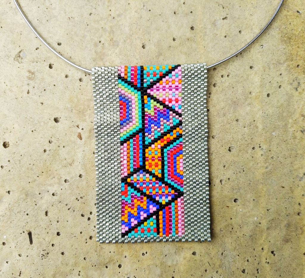 Geometrikus Nyakék – Neon Lüktetés