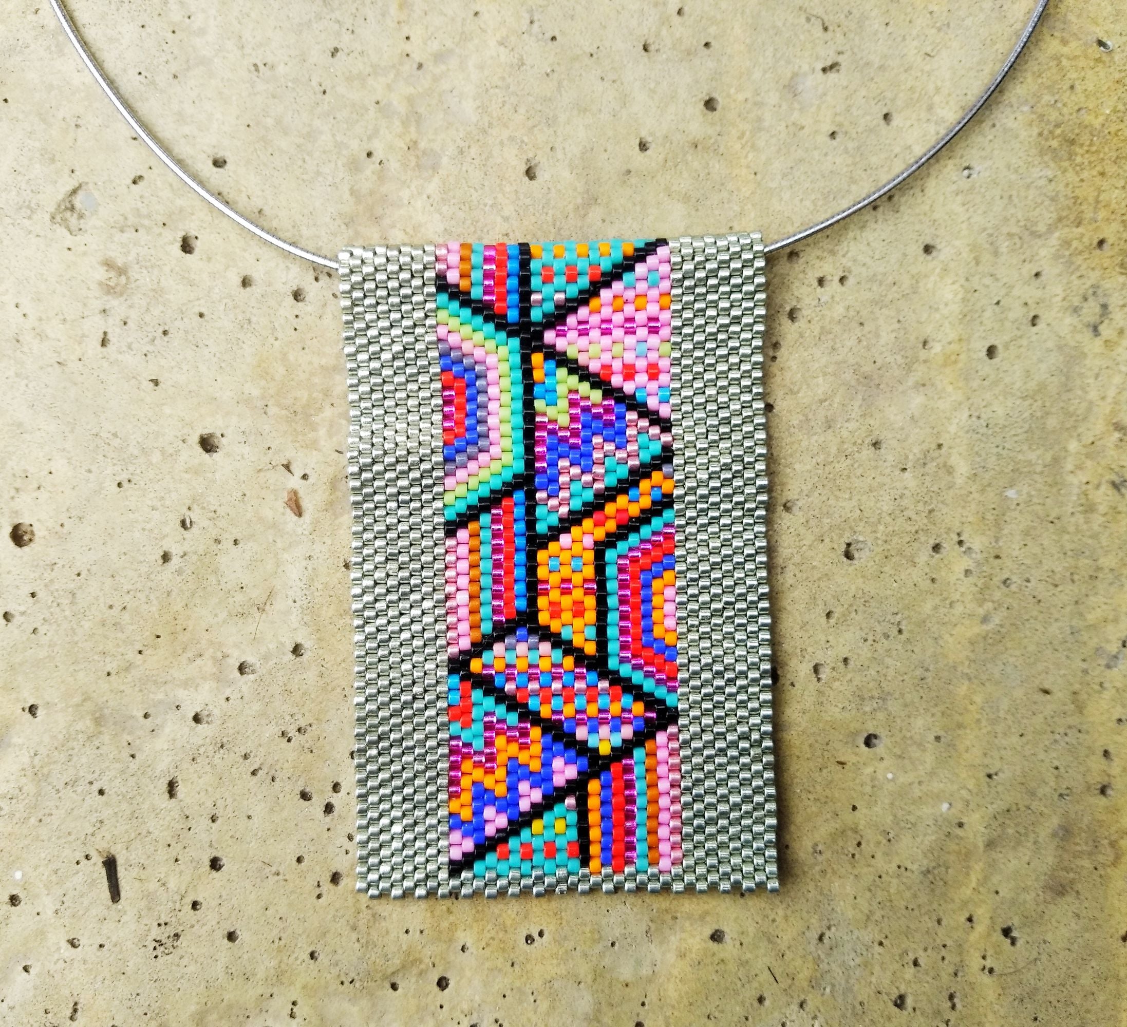 Geometrikus Nyakék – Neon Lüktetés