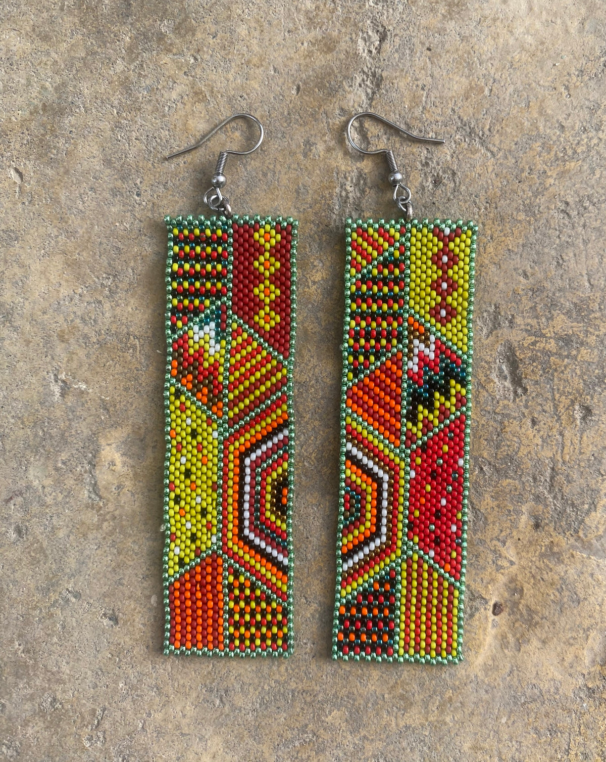 Geometrikus Fülbevaló Zöld Kilim kő háttéren
